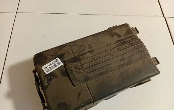 Volkswagen PASSAT B6 Battery box tray cover/lid 1K0915443C