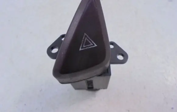 Mitsubishi Space Runner Hazard light switch
