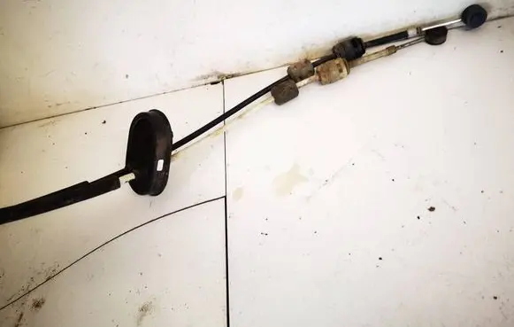 Opel Astra J Gear shift cable linkage 55576410