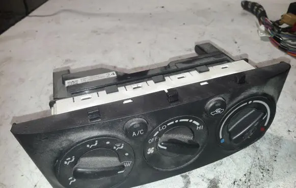 Toyota Avensis T250 Climate control unit 5590005240