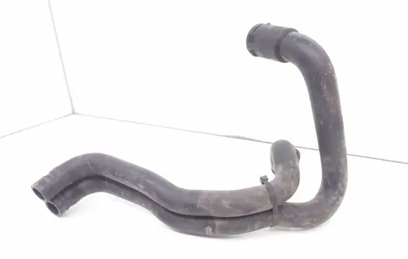 Volkswagen PASSAT B5 Engine coolant pipe/hose 8D0819373N