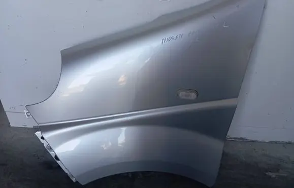 Nissan Primastar Fender
