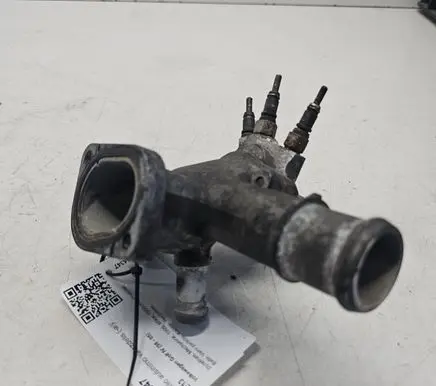 Volkswagen Golf IV Engine coolant pipe/hose 038121133A