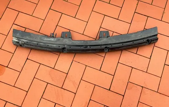 Front bumper mounting bracket