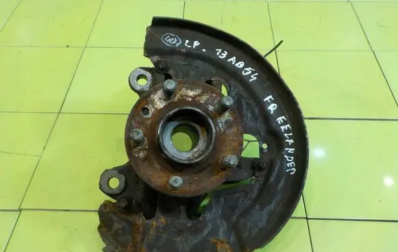 Land Rover Freelander 2 - LR2 Front wheel hub spindle knuckle PRZOD