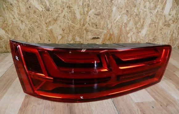 Audi Q7 4M Rear/tail lights 4M0945093E