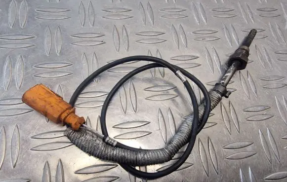 Audi A4 S4 B8 8K Exhaust gas temperature sensor 03L906088D