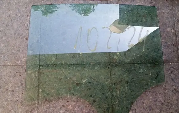 Mercedes-Benz GLC C254 Rear side window