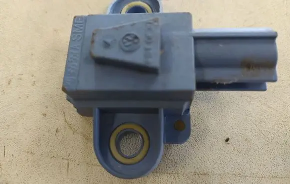Volkswagen PASSAT B6 Airbag deployment crash/impact sensor 1K0955557A