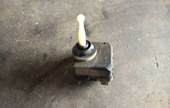 Audi A4 S4 B5 8D Headlight level adjustment motor 0307852315 4D0941295