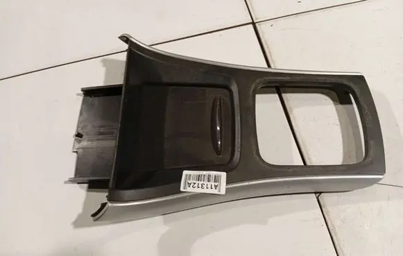 Mercedes-Benz A W169 Center console A16968039