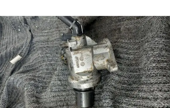 Opel Zafira B Thermostat 