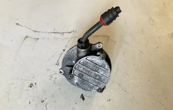 Mercedes-Benz A W168 Vacuum pump A6682300165