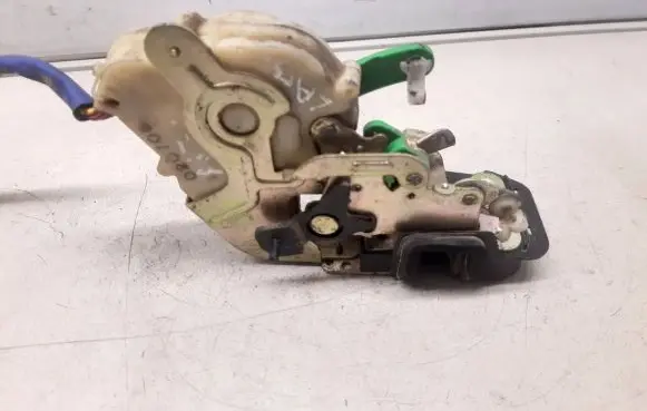KIA Sorento Rear door lock 020708