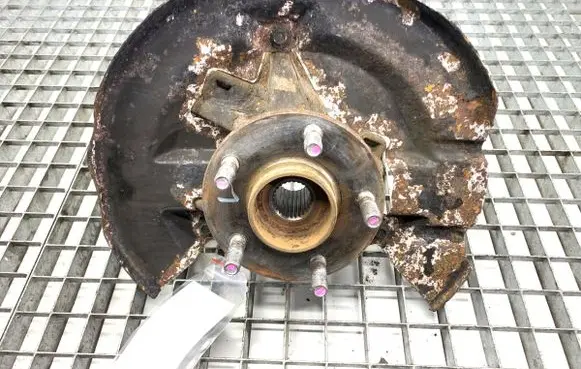 Ford Escape III Front wheel hub spindle knuckle 