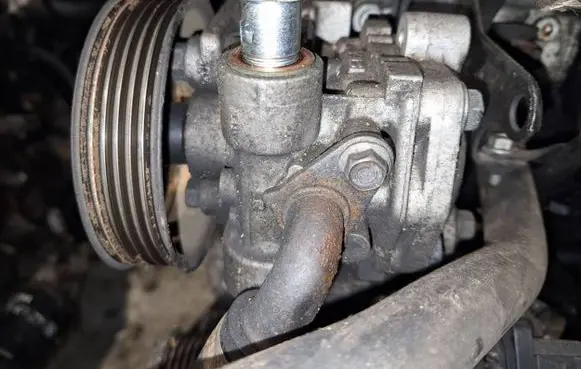 Mitsubishi Outlander Power steering pump