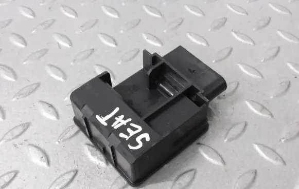 Seat Ibiza V (KJ) Fuel injection pump control unit/module 2Q0906121 28599555