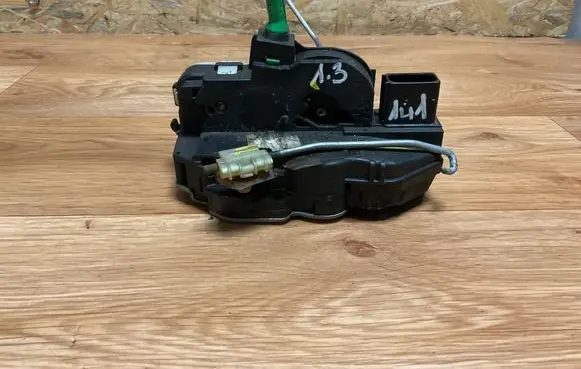 Opel Insignia A Rear door lock 13578024
