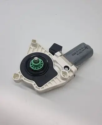 Mercedes-Benz E W238 Front door window regulator motor A0009066106