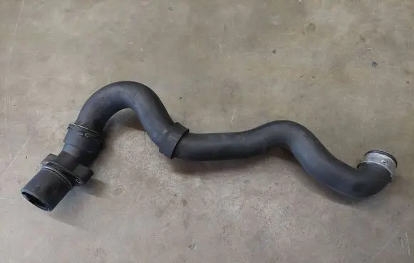 Mercedes-Benz C W203 Engine coolant pipe/hose 2035015782 A2712001256