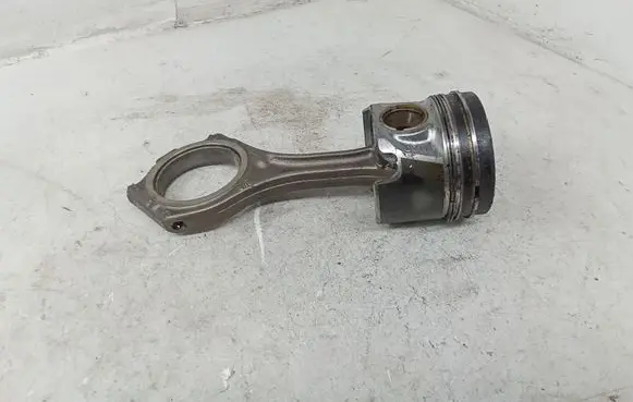 Volkswagen Touareg I Piston with connecting rod