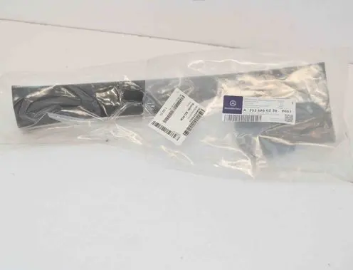 Mercedes-Benz GLC X253 C253 (C) pillar trim A2536860236