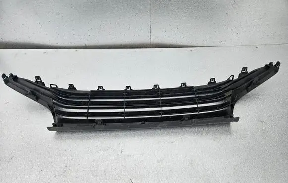 Toyota Yaris XP210 Front bumper lower grill 53112K0010