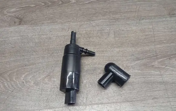 Volvo V70 Headlight washer pump 30649800
