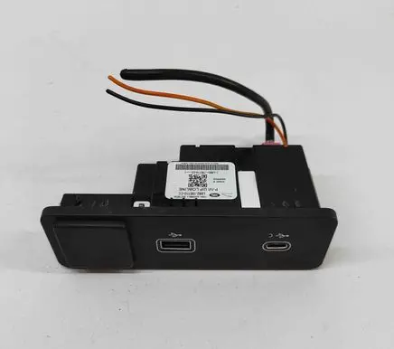 Jaguar F-Pace USB socket connector L8B219E110CC