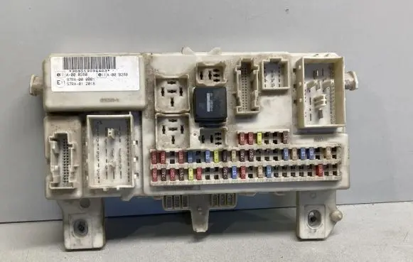 Ford Focus Fuse module 4M5T14A073AF 519094403