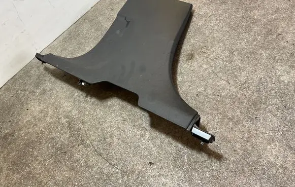 Volvo XC40 (B) pillar trim (bottom) 31457495
