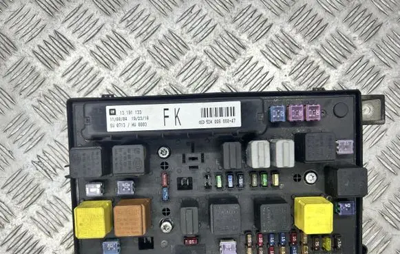 Opel Astra H Fuse module 13191133 5DK00866847