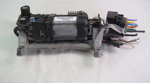 Porsche Cayenne (92A) Air suspension compressor/pump 7P0616006H
