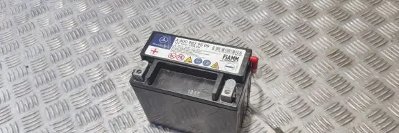 Mercedes-Benz C W204 Car battery A0009829508