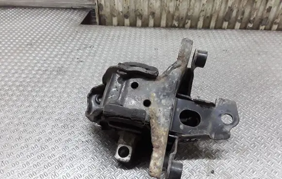Seat Ibiza IV (6J,6P) Engine mount bracket