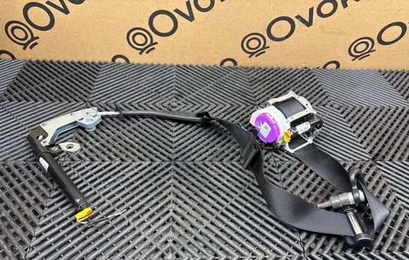 Ford Mustang VI Front seatbelt FR3B63612D64