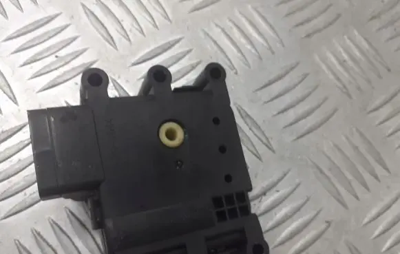 Mazda 6 A/C air flow flap actuator/motor 4820N