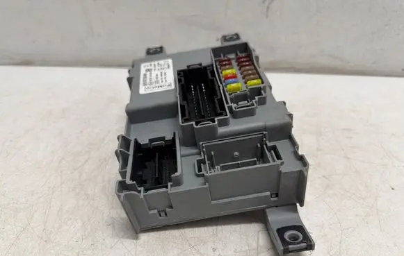 Ford Ka Fuse module 00518735490 28330971 24134528