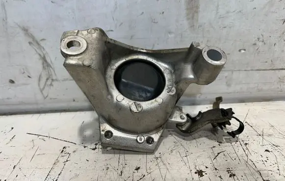 Honda FR-V Engine mount bracket 