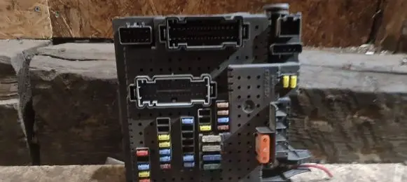 Volvo V70 Fuse module 8676391