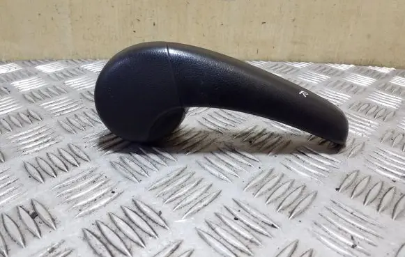 Honda CR-V Seat adjustment handle 