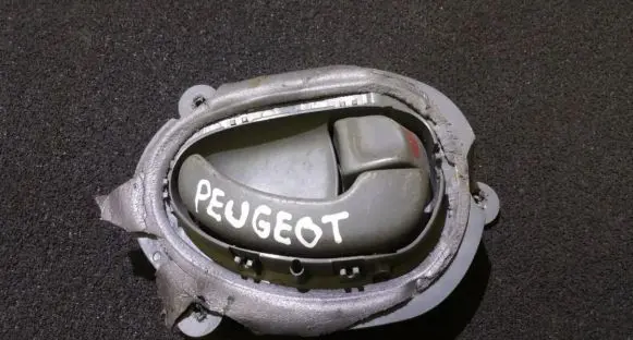 Peugeot 406 Rear door interior handle 9616307477