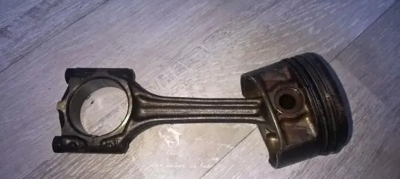 Volkswagen Golf IV Piston with connecting rod 058b