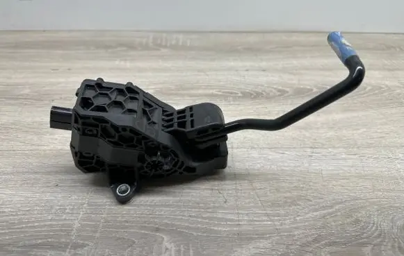 Toyota RAV 4 (XA50) Accelerator throttle pedal 7811033140 2701000040 05C30A0165