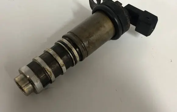 BMW 5 GT F07 Camshaft vanos timing valve 7585776