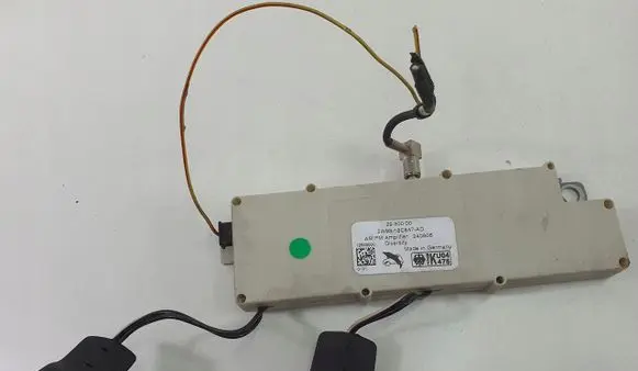 Jaguar XJ X350 Aerial antenna amplifier 2W9318C847AD