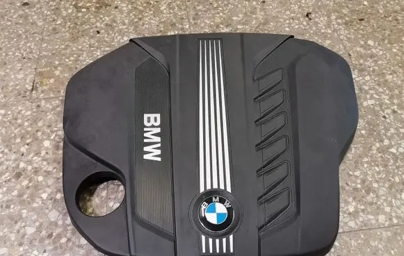 BMW X5 E70 Engine cover (trim) 13717812063