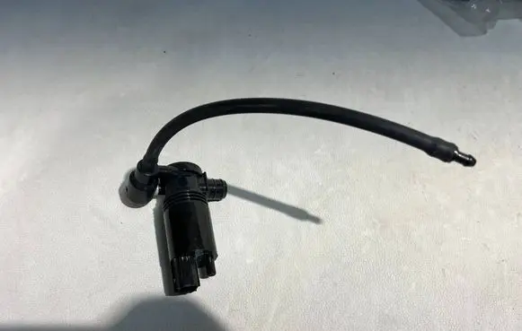 Land Rover Discovery Sport Windscreen/windshield washer pump 1050007001