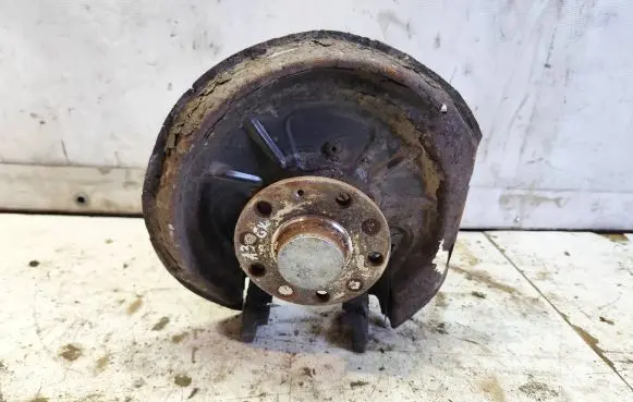 Rear wheel hub