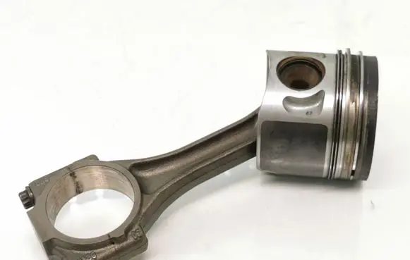 Volkswagen Jetta V Piston with connecting rod